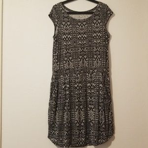 Athleta Black/white athleisure dress with pockets